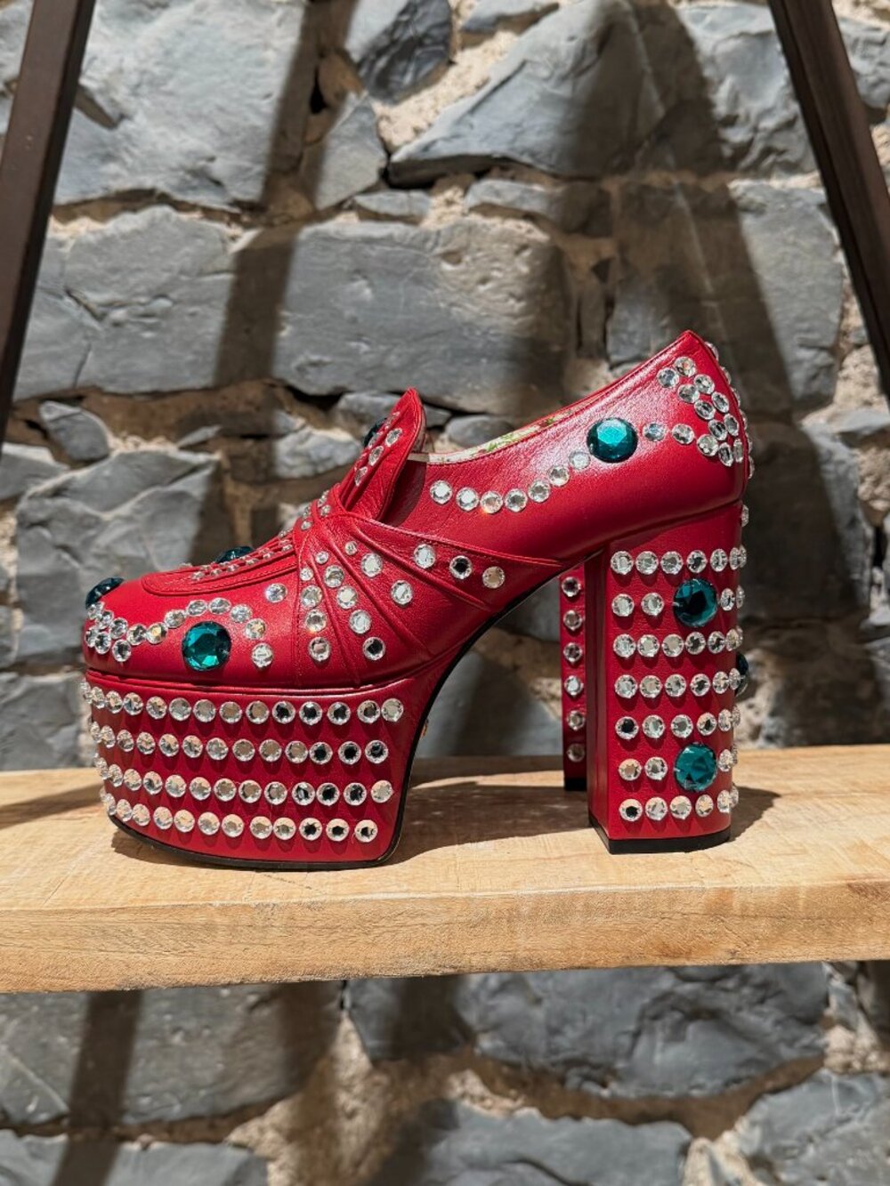 Gucci 2018 Red Leather Amilna Crystal Embellished Platform Pumps - Picture 6 of 12